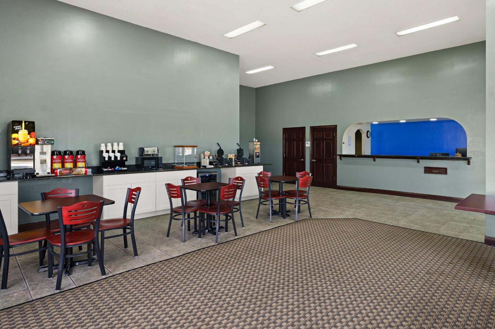 Legacy Inn & Suites Gulfport Exterior photo